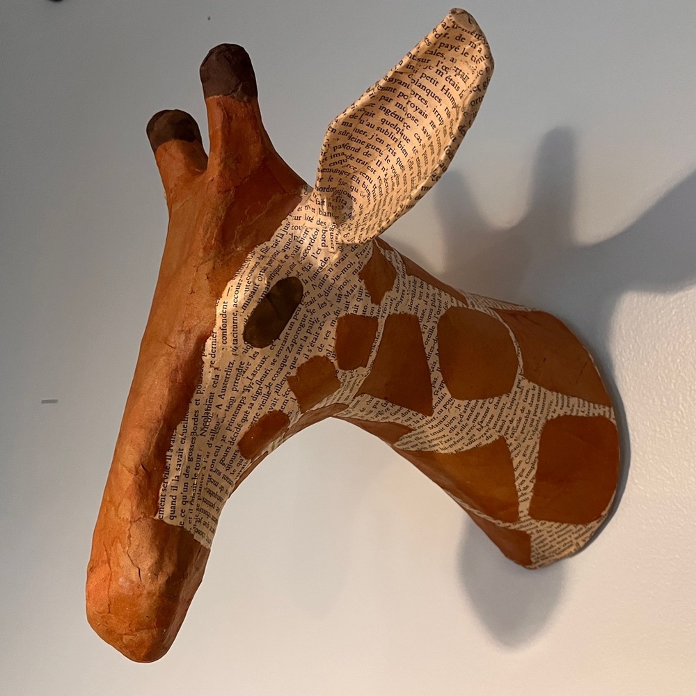 Anthropologie Savannah Story Bust, Garaffe